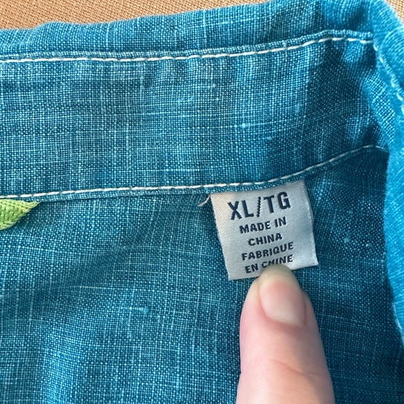 Tommy Bahama linen button down in turquoise, XL - Picture 5 of 8